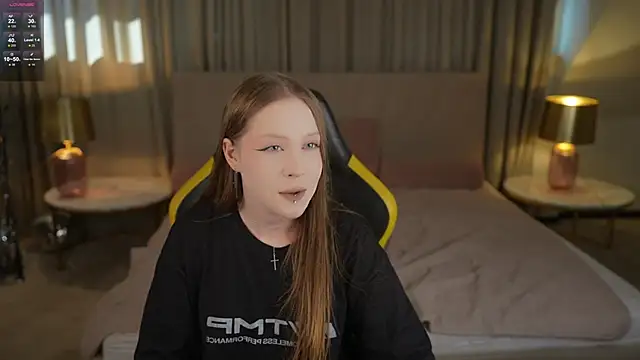 Snapshot of Esmie_Smile chatting on September 2025 02:21:01 PM Esmie Smile online show from September 2025 02:21:01 PM