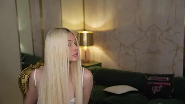 Snapshot of Esmie_Smile chatting on November 2025 04:07:02 PM Esmie Smile online show from November 2025 04:07:02 PM