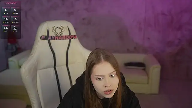 Esmie Smile online show from April 2026 01:39:01 AM