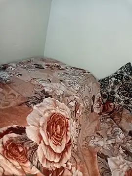 Snapshot of Queen-15 chatting on October 2025 01:19:01 AM Queen-15 online show from October 2025 01:19:01 AM