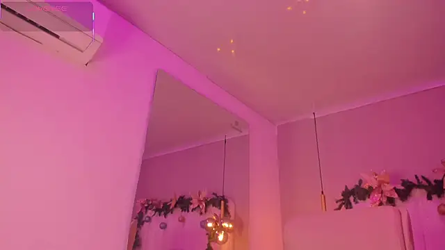 Snapshot of Rachell_Ross_ chatting on December 2025 07:31:02 PM Rachell Ross online show from December 2025 07:31:02 PM