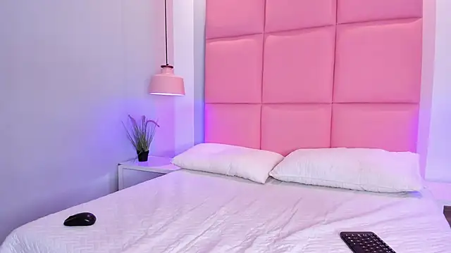 Snapshot of JulianaValencia chatting on March 2026 02:30:02 AM JulianaValencia online show from March 2026 02:30:02 AM