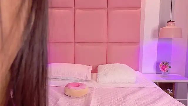 Snapshot of JulianaValencia chatting on March 2026 02:05:02 AM JulianaValencia online show from March 2026 02:05:02 AM