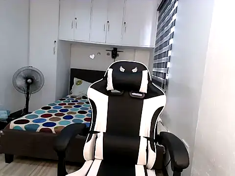 Snapshot of eattmebabyy chatting on November 2025 02:47:02 AM eattmebabyy online show from November 2025 02:47:02 AM