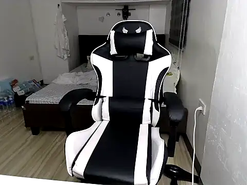 Snapshot of eattmebabyy chatting on November 2025 11:58:01 AM eattmebabyy online show from November 2025 11:58:01 AM