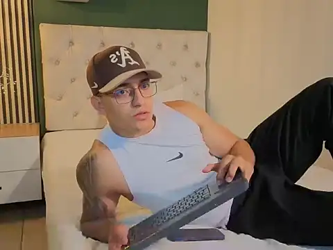 Snapshot of nathan_gross chatting on September 2025 03:53:01 AM nathan gross online show from September 2025 03:53:01 AM