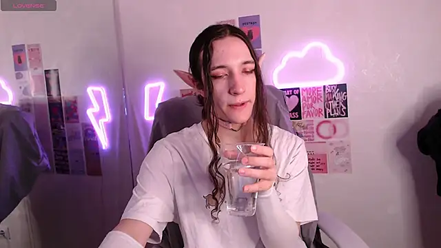 Snapshot of SilverMuse chatting on February 2026 09:21:01 PM SilverMuse online show from February 2026 09:21:01 PM