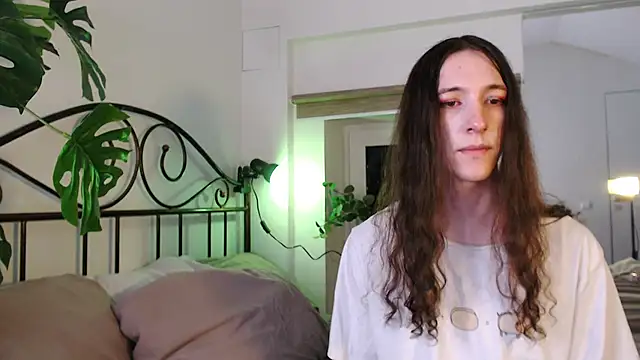 Snapshot of SilverMuse chatting on March 2026 07:43:02 PM SilverMuse online show from March 2026 07:43:02 PM