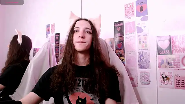 Snapshot of SilverMuse chatting on March 2026 09:18:02 PM SilverMuse online show from March 2026 09:18:02 PM