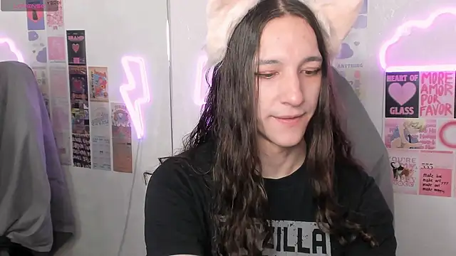 Snapshot of SilverMuse chatting on April 2026 10:40:02 PM SilverMuse online show from April 2026 10:40:02 PM