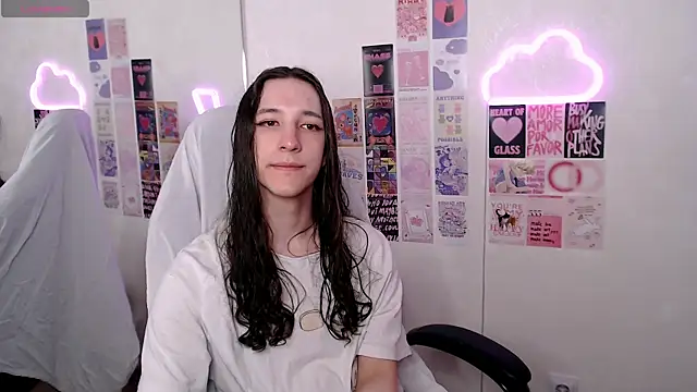 Snapshot of SilverMuse chatting on April 2026 05:55:01 PM SilverMuse online show from April 2026 05:55:01 PM