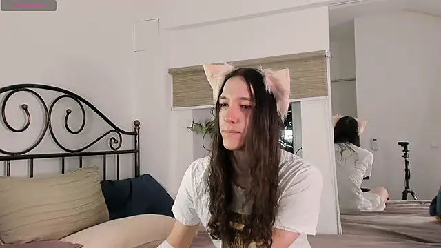 Snapshot of SilverMuse chatting on April 2026 12:49:02 AM SilverMuse online show from April 2026 12:49:02 AM