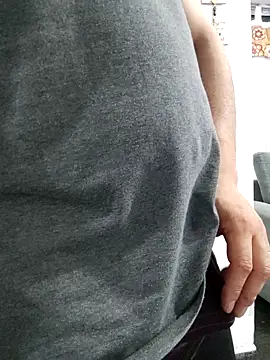 Snapshot of Bradd_32 chatting on September 2025 02:37:01 AM Bradd 32 online show from September 2025 02:37:01 AM