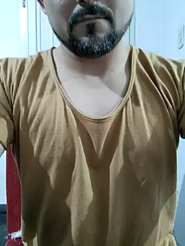 Snapshot of Bradd_32 chatting on September 2025 01:10:01 AM Bradd 32 online show from September 2025 01:10:01 AM