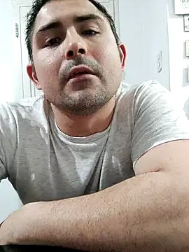 Snapshot of Bradd_32 chatting on October 2025 03:56:01 AM Bradd 32 online show from October 2025 03:56:01 AM