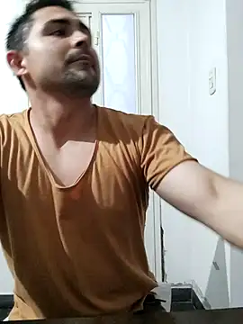 Snapshot of Bradd_32 chatting on October 2025 03:49:01 AM Bradd 32 online show from October 2025 03:49:01 AM