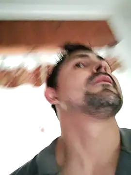 Snapshot of Bradd_32 chatting on October 2025 04:47:01 PM Bradd 32 online show from October 2025 04:47:01 PM