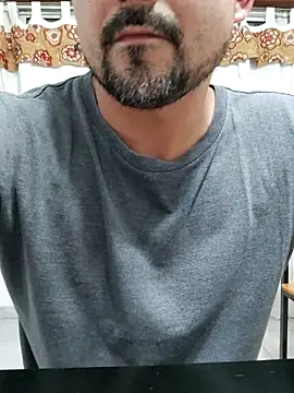 Snapshot of Bradd_32 chatting on November 2025 02:21:01 AM Bradd 32 online show from November 2025 02:21:01 AM