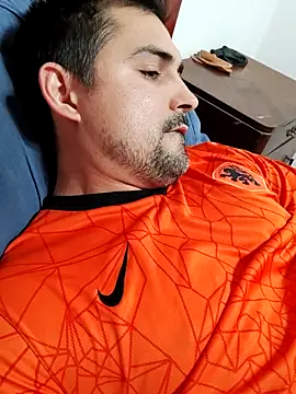 Snapshot of Bradd_32 chatting on November 2025 01:48:02 AM Bradd 32 online show from November 2025 01:48:02 AM