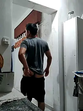 Snapshot of Bradd_32 chatting on November 2025 02:10:01 AM Bradd 32 online show from November 2025 02:10:01 AM