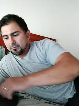 Snapshot of Bradd_32 chatting on November 2025 06:45:02 PM Bradd 32 online show from November 2025 06:45:02 PM