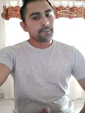 Snapshot of Bradd_32 chatting on January 2026 05:26:01 PM Bradd 32 online show from January 2026 05:26:01 PM