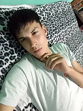 frankitocam4 online show from December 2025 07:30:02 PM