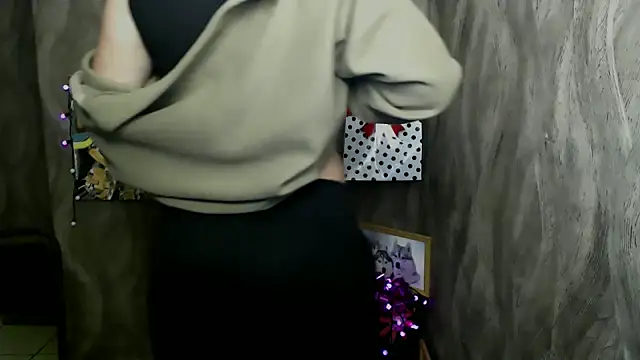 Snapshot of Linda_S_ chatting on November 2025 01:54:02 PM Linda S online show from November 2025 01:54:02 PM