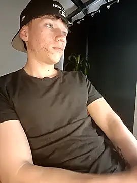 Logan sixxer online show from September 2025 07:39:02 PM