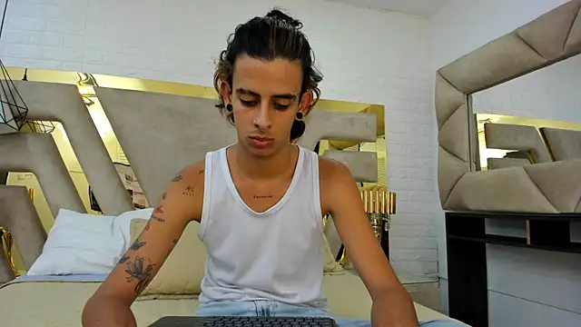 Ibratxandy online show from September 2025 07:28:01 PM