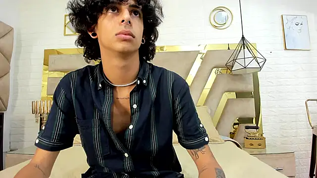 Ibratxandy online show from November 2025 06:18:02 PM