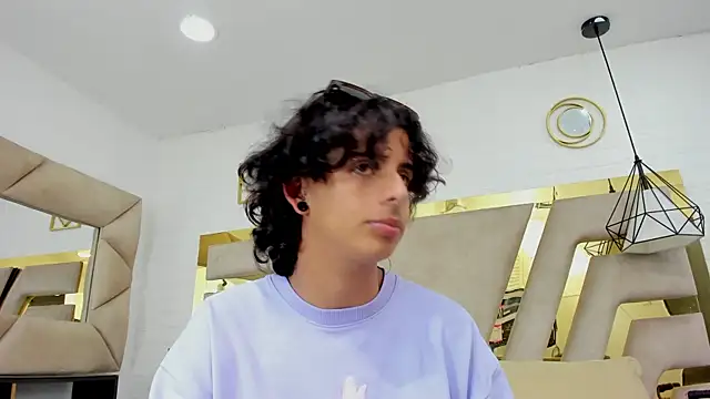 Ibratxandy online show from November 2025 08:31:01 PM