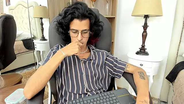 Ibratxandy online show from February 2026 08:12:02 PM