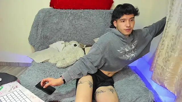 Snapshot of _viollette_ chatting on October 2025 11:05:01 PM viollette online show from October 2025 11:05:01 PM