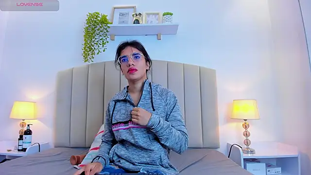 Rachel Donnelly online show from October 2025 04:32:01 AM