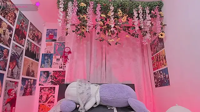FluffyMelons online show from July 2026 11:04:02 PM