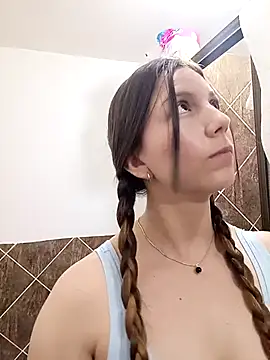 Snapshot of Arianna_Moss chatting on November 2025 02:33:01 AM Arianna Moss online show from November 2025 02:33:01 AM