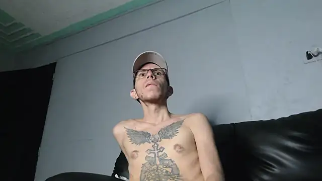 Snapshot of AlexandroRossi chatting on October 2025 06:37:02 AM AlexandroRossi online show from October 2025 06:37:02 AM