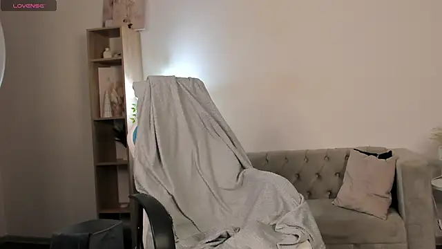 Kati Li online show from November 2025 10:49:01 AM