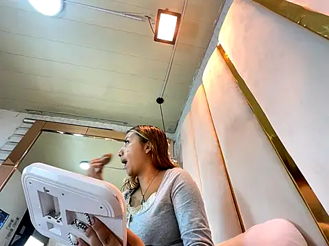 Snapshot of CamilleMilano chatting on November 2025 05:10:01 AM CamilleMilano online show from November 2025 05:10:01 AM