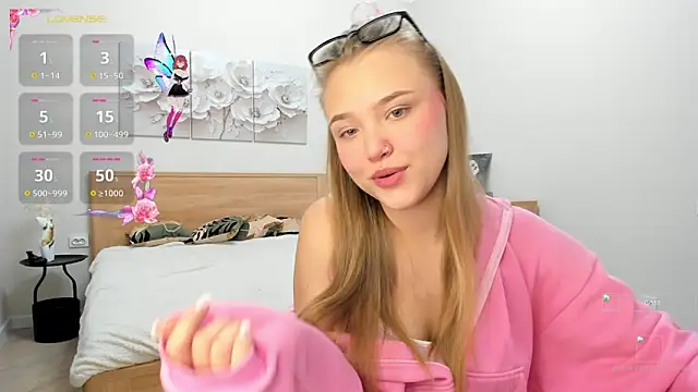 Snapshot of flooora_0 chatting on October 2025 12:42:02 AM flooora 0 online show from October 2025 12:42:02 AM