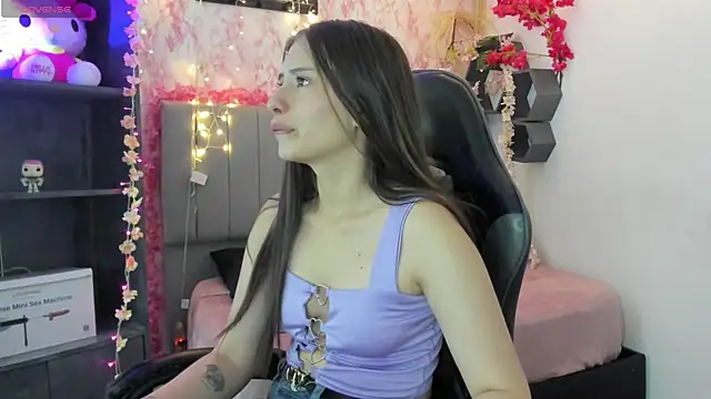 Snapshot of Scarlett21__ chatting on April 2026 07:25:02 PM Scarlett21 online show from April 2026 07:25:02 PM