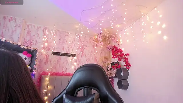 Snapshot of Scarlett21__ chatting on April 2026 08:37:01 PM Scarlett21 online show from April 2026 08:37:01 PM