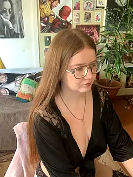 Snapshot of Sienna-Cow chatting on September 2025 10:37:01 AM Sienna-Cow online show from September 2025 10:37:01 AM