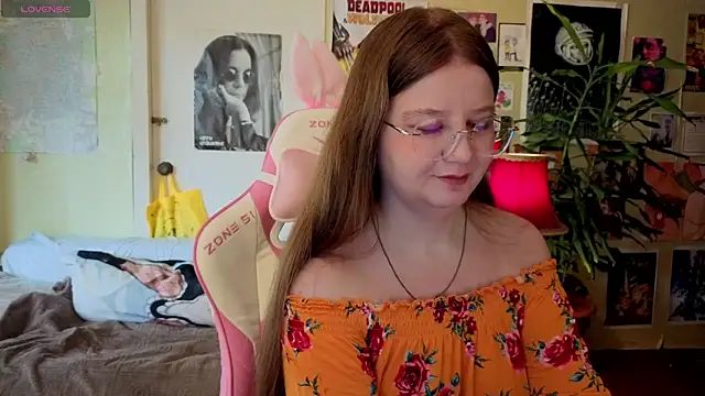 Snapshot of Sienna-Cow chatting on September 2025 10:28:01 AM Sienna-Cow online show from September 2025 10:28:01 AM