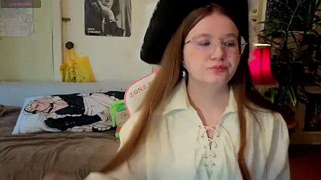 Snapshot of Sienna-Cow chatting on September 2025 11:02:02 AM Sienna-Cow online show from September 2025 11:02:02 AM