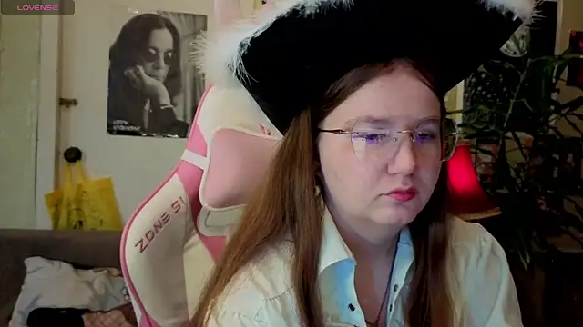 Snapshot of Sienna-Cow chatting on October 2025 11:41:02 AM Sienna-Cow online show from October 2025 11:41:02 AM