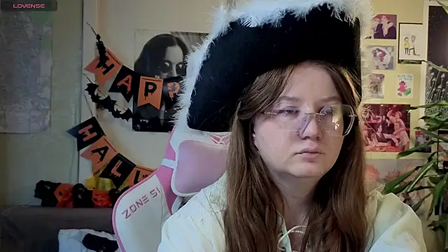 Snapshot of Sienna-Cow chatting on October 2025 10:52:02 AM Sienna-Cow online show from October 2025 10:52:02 AM