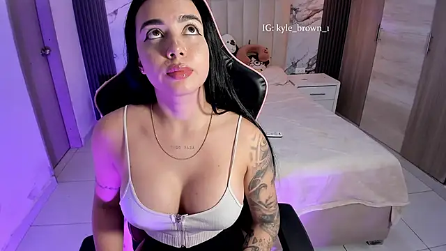 Snapshot of soy_kylebrown chatting on December 2025 09:20:01 PM soy kylebrown online show from December 2025 09:20:01 PM