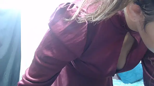 annie clark2 online show from December 2025 06:34:01 PM